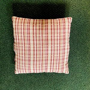 Outdoor throw pillows